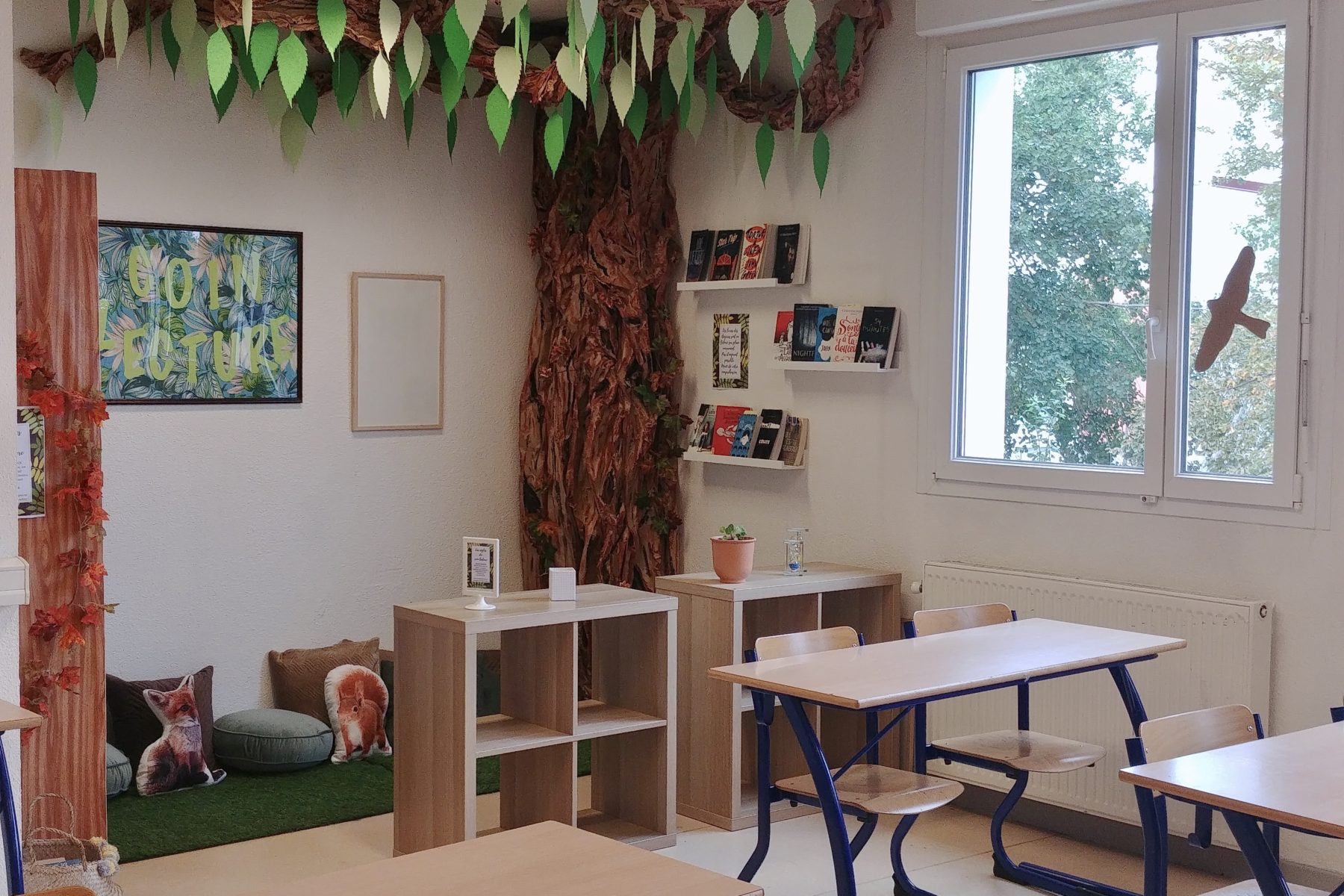 reading corner in classroom tree read books school salle de classe cdi coin lecture